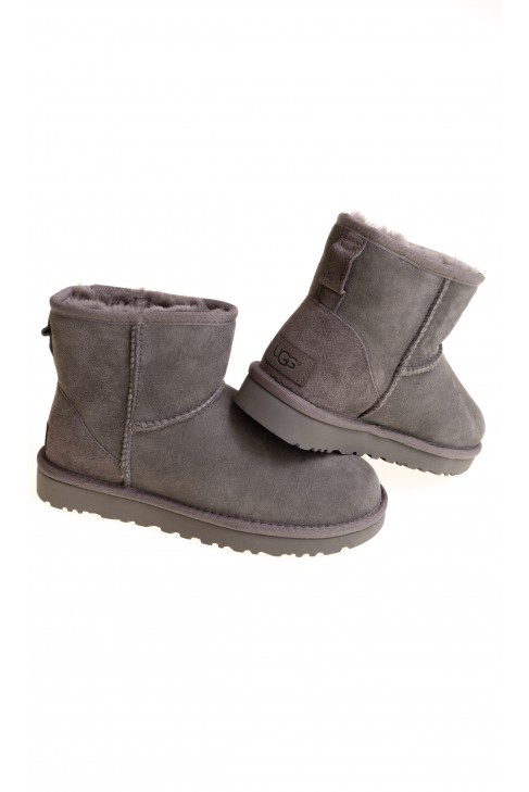 Bottes grises, UGG