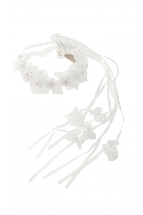 Wianek z białych kwiatów umieszczonych na druciku, Aletta 