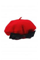 Czerwony beret dziewczęcy z kokardą, Patachou